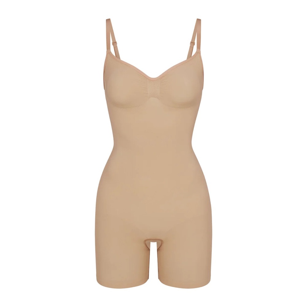 Skims seamless sculpt mid thigh bodysuit